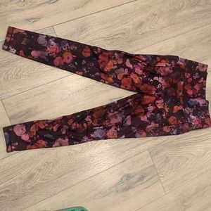 Athleta Salutation Stash Pocket II printed tight